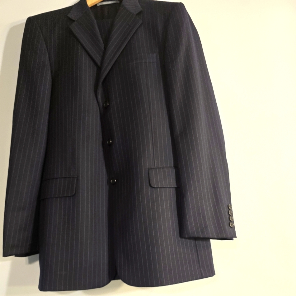 HICKEY FREEMAN MEN'S SUIT BLACK/GRAY PINSTRIPES THREAD BUTTONS SIZE 40 LONG